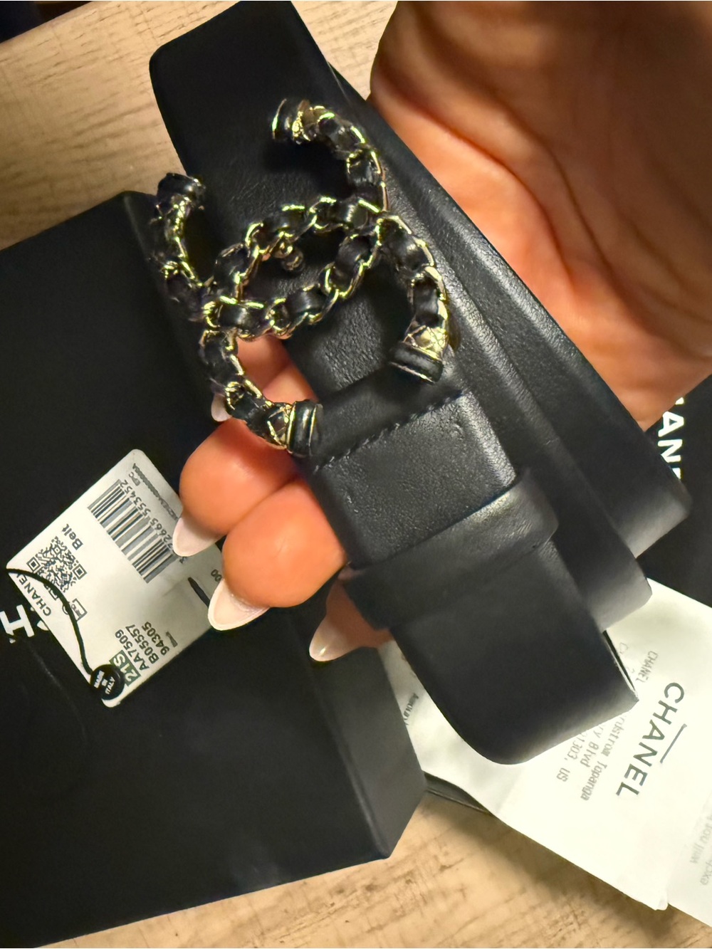 CHANEL Black and Gold Chain-Link Belt - Picture 3 of 11
